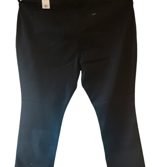 LEE REGULAR FIT MID RISE BOOTCUT WOMENS 26W BLACK NWT NEW 46” WAIST 30” INSEAM - Picture 6 of 6